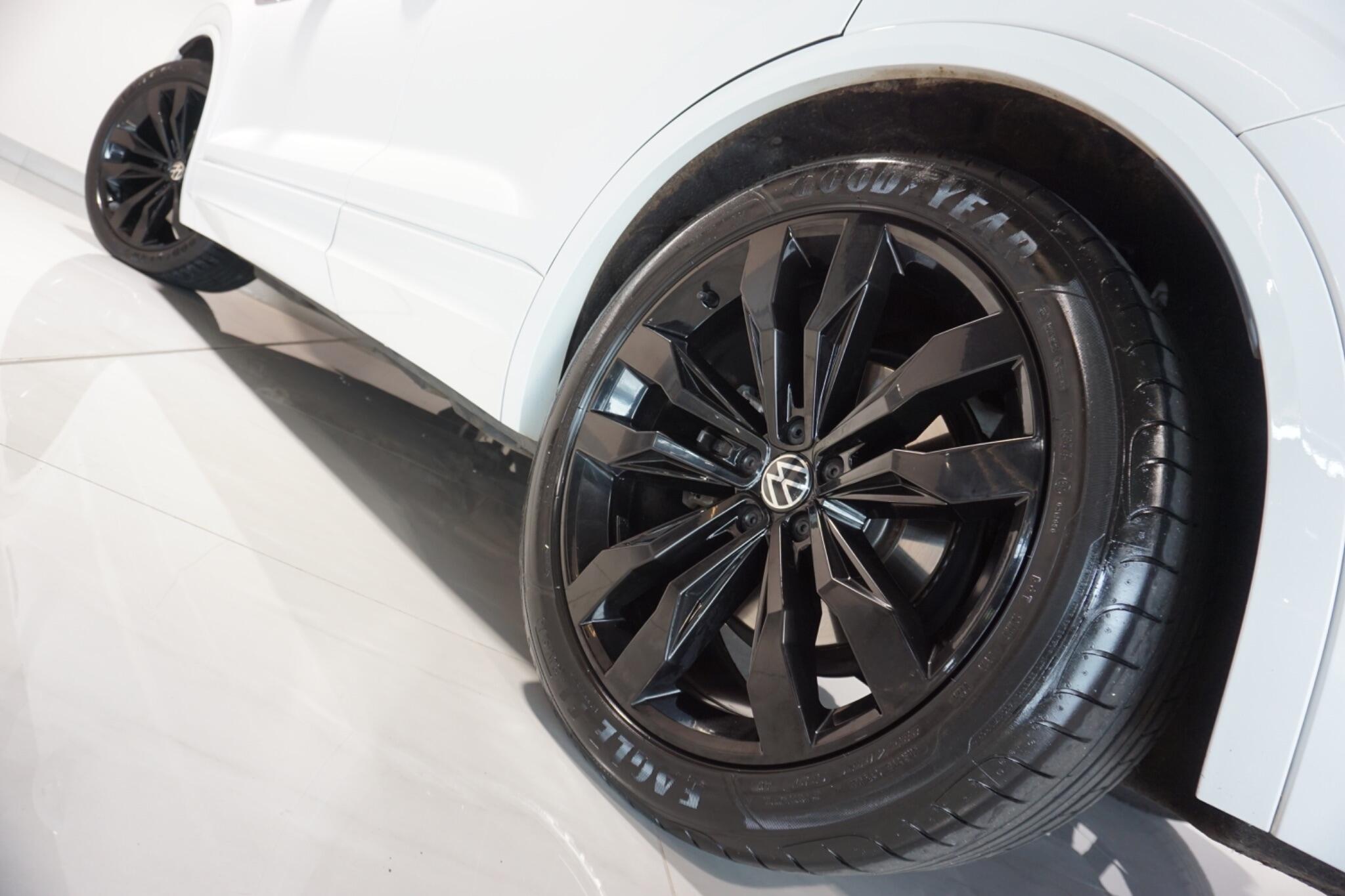 Volkswagen Touareg 3.0 TDI V6 Black Edition SUV 5dr Diesel Tiptronic 4Motion Euro 6 (s/s) (231 ps)